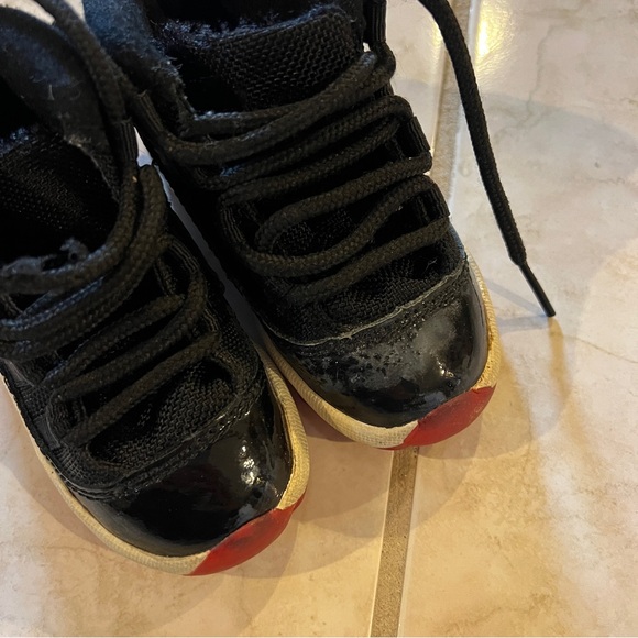 2001 Air Jordan 11 bred - Picture 5 of 6